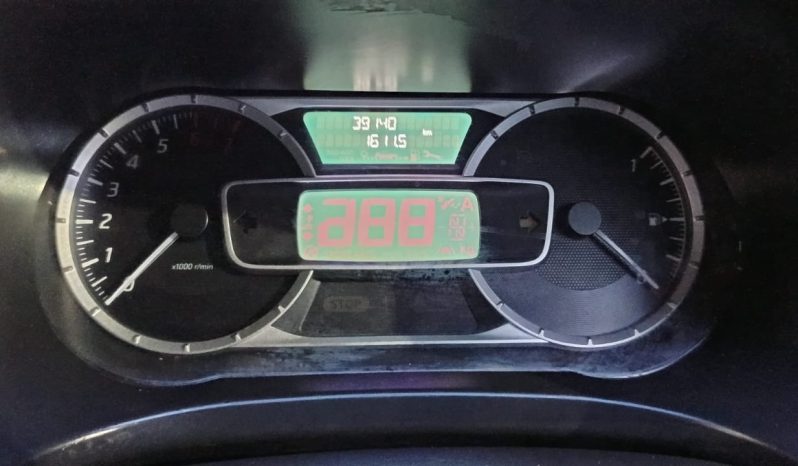 
								Nissan Kicks Xv 2023 Petrol full									