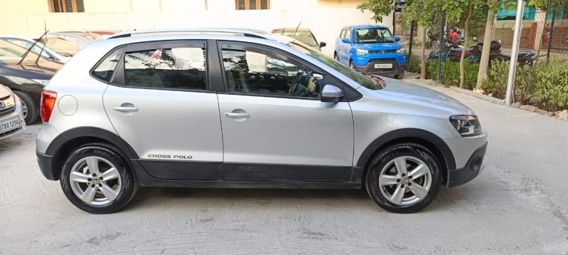 
								Volkswagen Cross Polo 2017 petrol full									