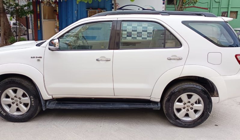 
								Toyota Fortuned 30 L 2010 diesel full									