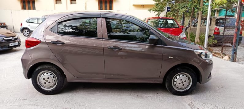 
								TaTa Tiago Xm 2017 petrol full									