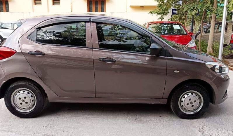 
								TaTa Tiago Xm 2017 petrol full									
